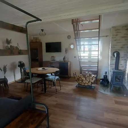 Uroczy Nad Gilem Holiday home Milomlyn